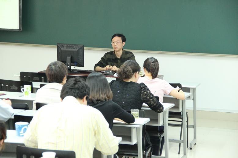 图书馆馆长陶水木讲话