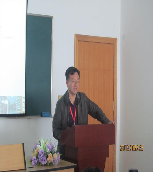 图书馆组织馆员培训