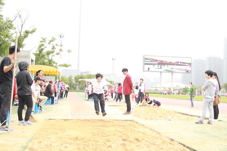 看妈妈的奋力一跳