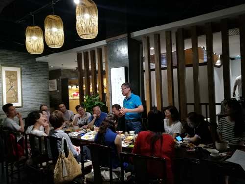 外国语学院开展高端人才座谈暨新老教师迎送活动