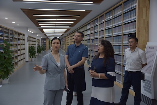 参观图书馆（小）