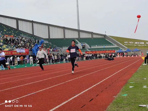 杨国栋100米预赛