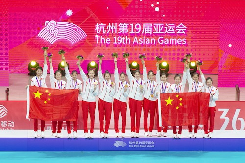 叶波+杭师大+《第九冠！中国女排卫冕亚运会冠军 》组图+1363410303中国女排颁奖礼上合影