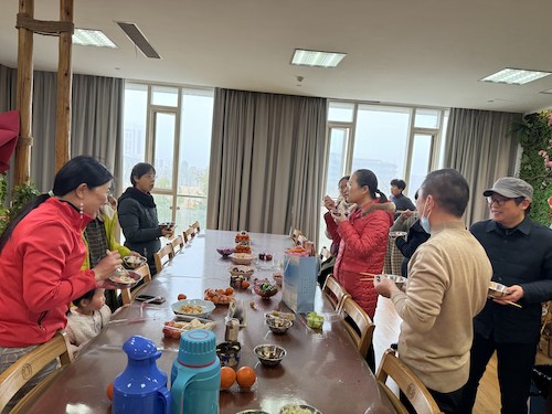 欢聚一堂吃水饺(1)