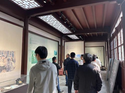 参观周恩来纪念室