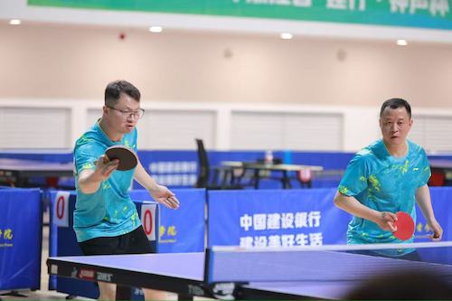 高岭、单解忠双打中