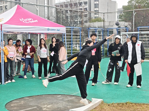 马锐在铅球比赛中3 马锐在铅球比赛中3