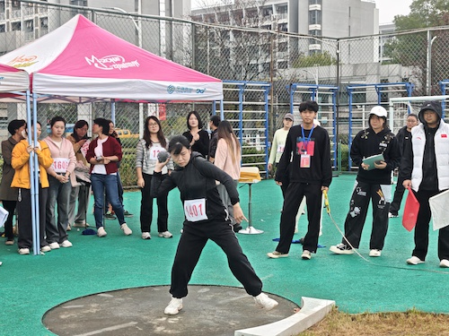 马锐在铅球比赛中1 马锐在铅球比赛中1