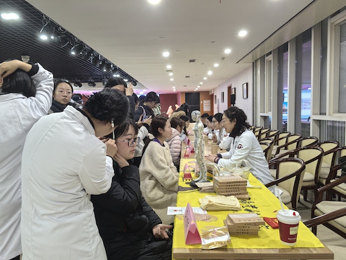 义诊讲座现场