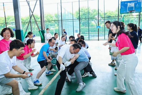 拔河比赛现场